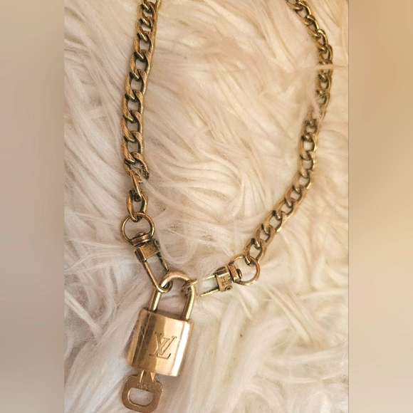 Louis Vuitton bundle: Lock & key with chain + box & card holder 💯 - Picture 7 of 9